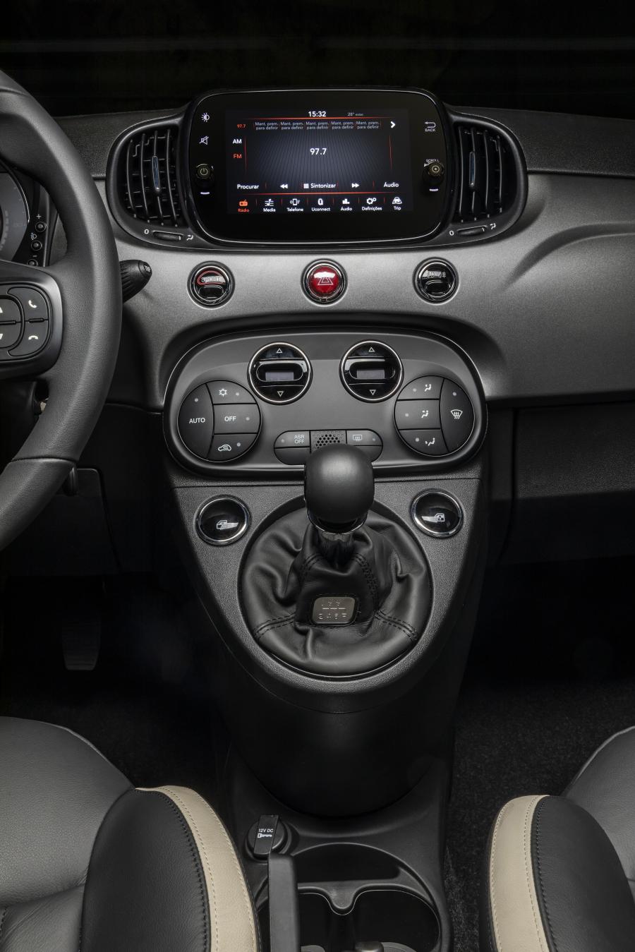 Детали интерьера Fiat 500S (312) 2016 года  (фото 4 из 17)